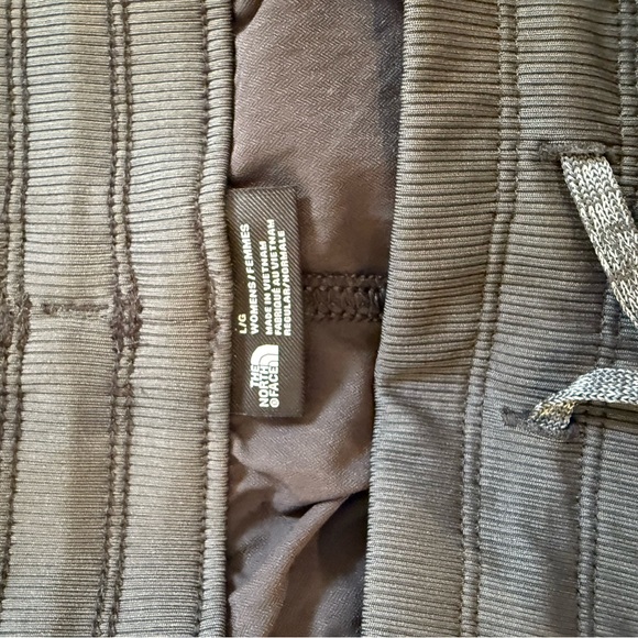 The North Face Women's Black Cropped Pants - Picture 5 of 5